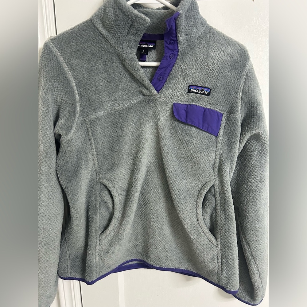 Patagonia Fleece in Gray/Purple Trim Women’s Small